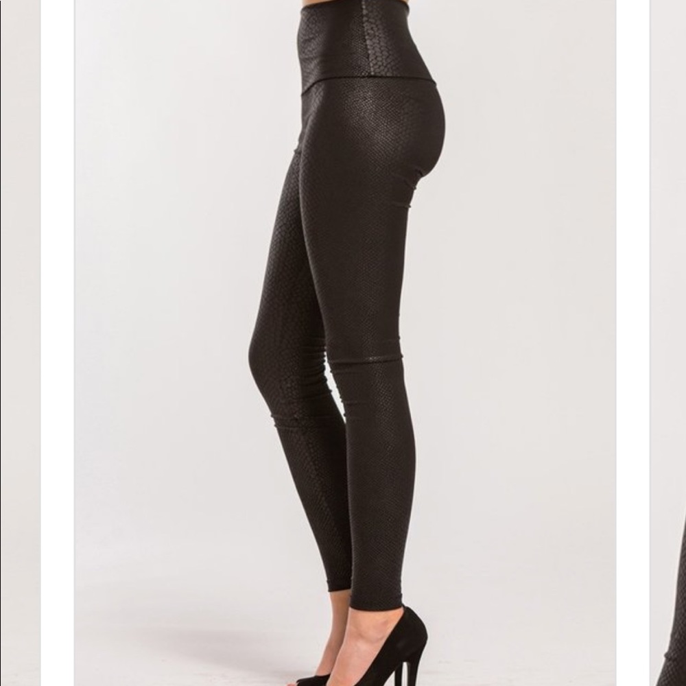Snakeskin Embossed Leggings - Picture 7 of 7